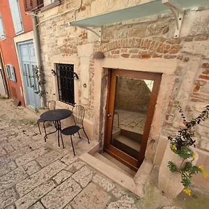 https://studio-noellica.in-istria.net